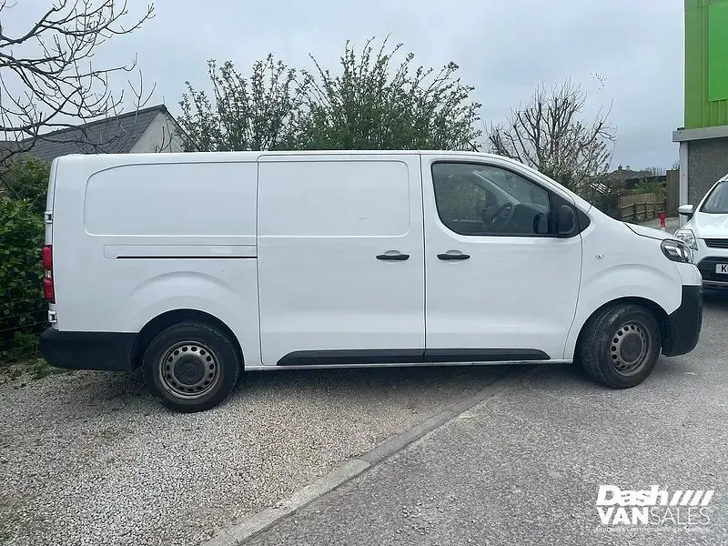 Used Vauxhall Vivaro 100 HP (73 kW) 2023 White MPV
