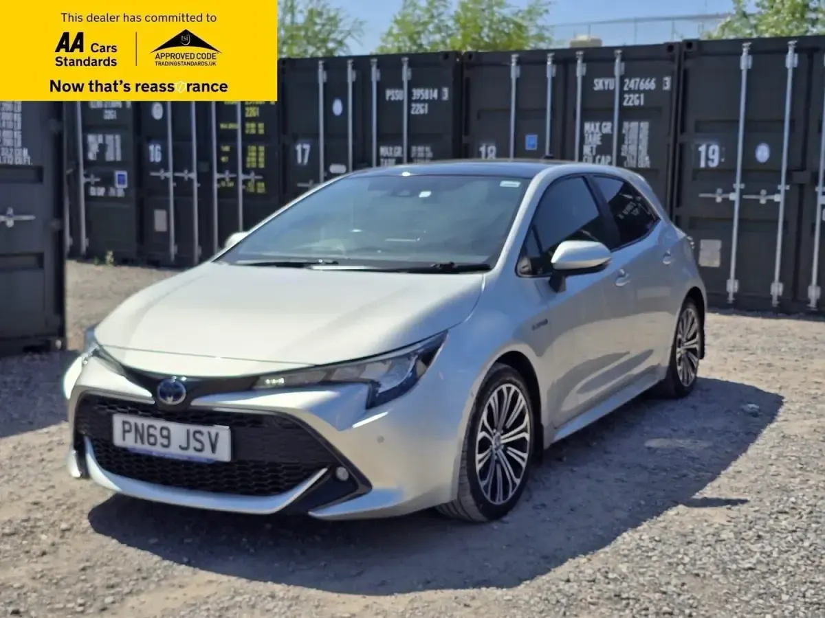 Begagnad Toyota Corolla Design 122 HK (89 kW) 2019 Silver Halvkombi