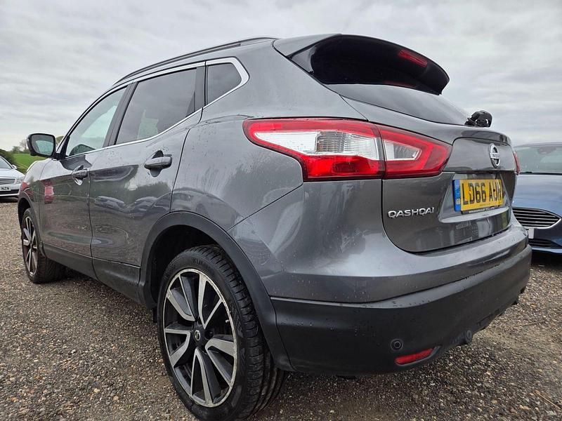 Used Nissan Qashqai S 115 HP (84 kW) 2016 Grey SUV
