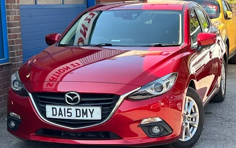 Usado Mazda 3 165 HP (121 kW) 2015 Vermelho Citadino