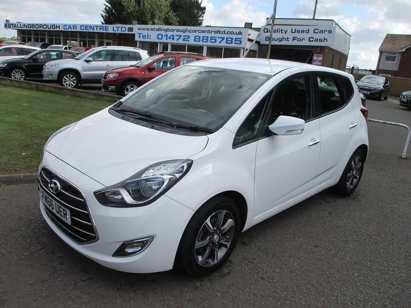 White Used 2017 Hyundai ix20 SE MPV | £7,995 (A bit pricey) - Image 1/4