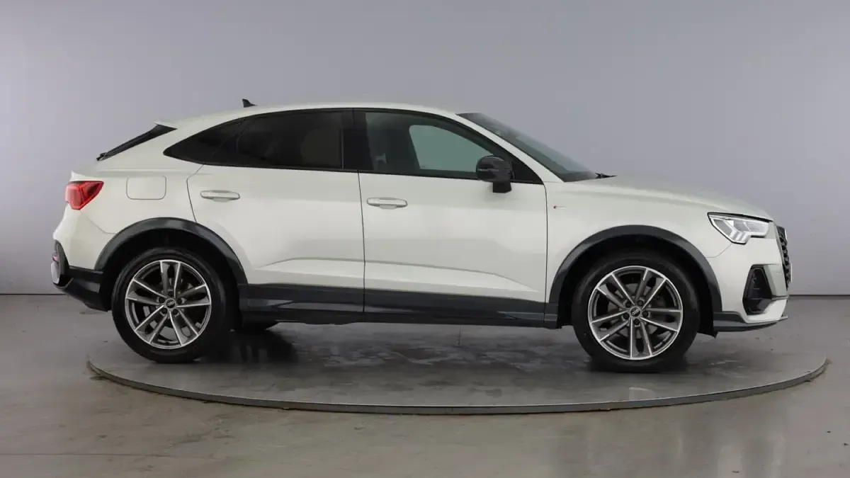 Usado Audi Q3 Sportback Black Edition 150 HP (110 kW) 2022 Prateado SUV