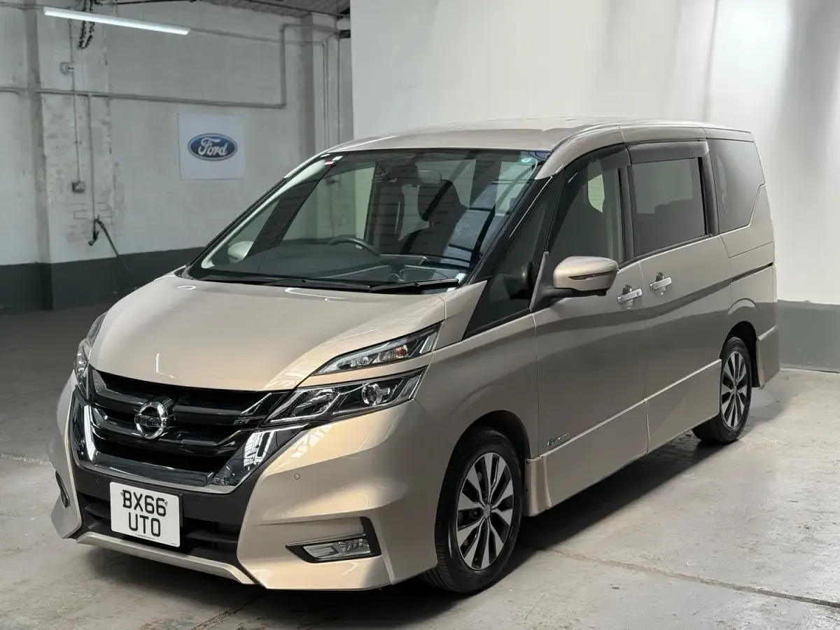 Begagnad Nissan Serena 2024 Vit Minibuss
