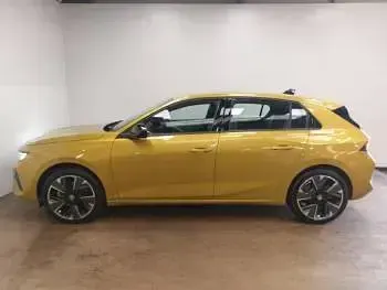 Usado Vauxhall Astra Design Edition 114 kW (156 CV) 2024 Amarillo Utilitario