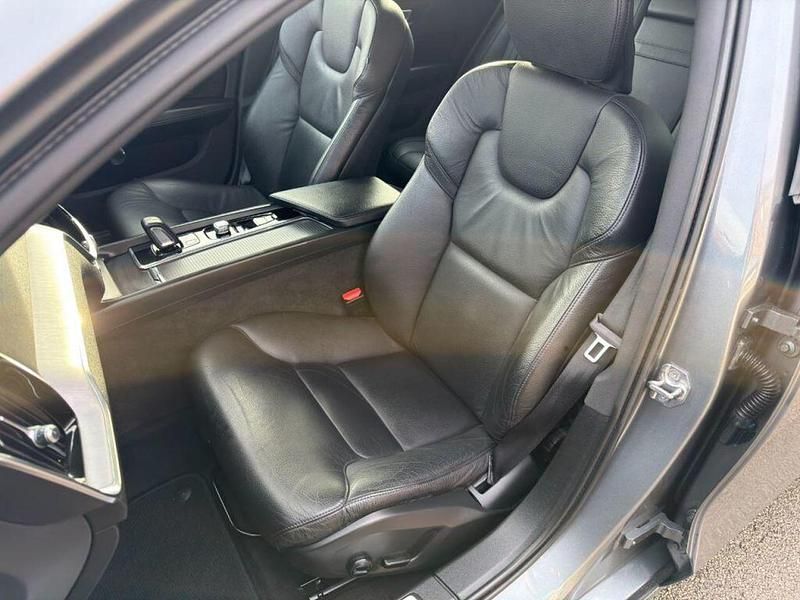 Used Volvo V60 Momentum 161 HP (118 kW) 2020 Grey Estate