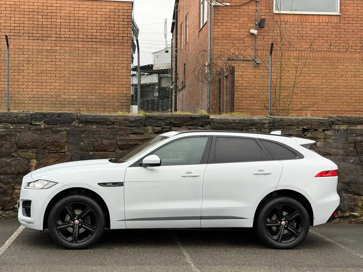 Second-hand Jaguar F-Pace R-Sport 180 CP (132 kW) 2017 Alb SUV