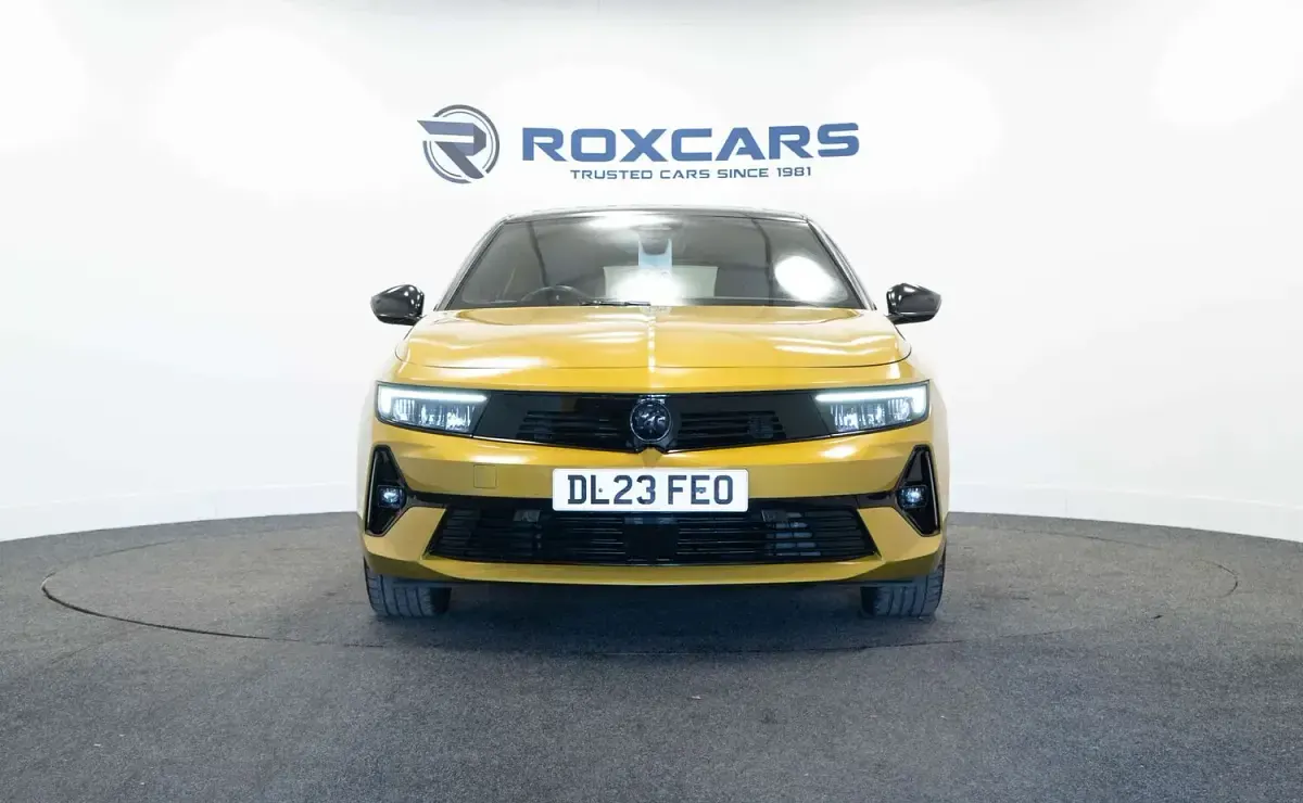 Used Vauxhall Astra S 130 HP (95 kW) 2023 Yellow/black Hatchback