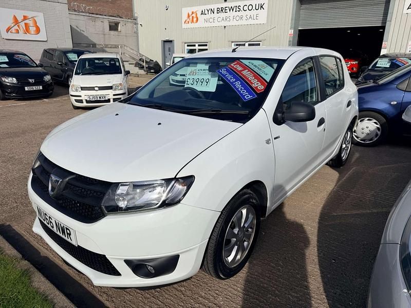 Used Dacia Sandero Ambiance 90 HP (66 kW) 2016 White Hatchback
