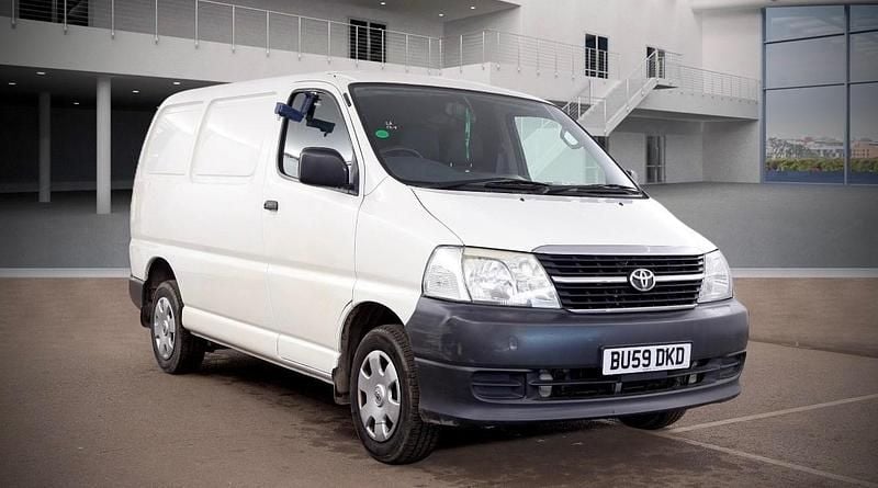Used Toyota HiAce 120 HP (88 kW) 2009 White Van