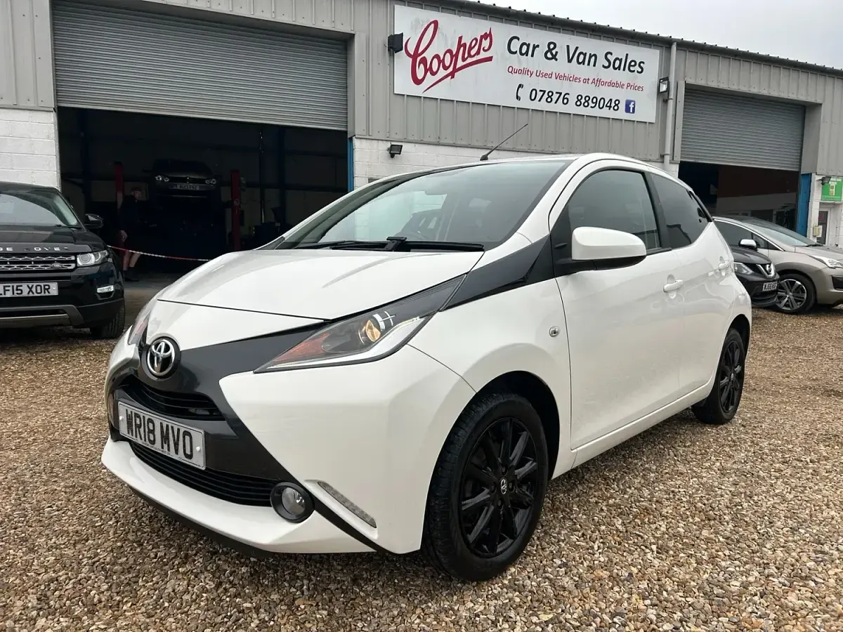 Used Toyota Aygo x-style 2018 White Hatchback