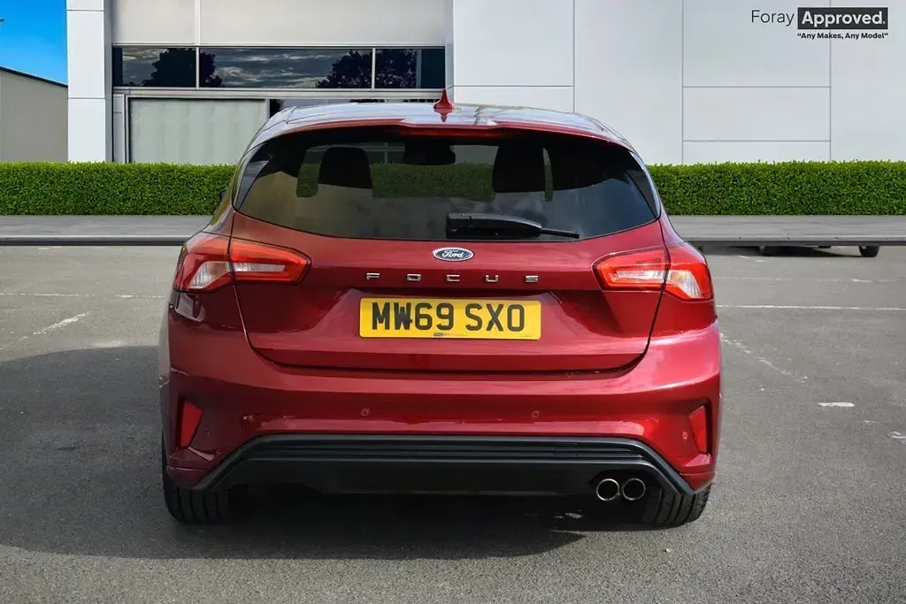 Used Ford Focus ST-Line X 2019 Ruby red Hatchback