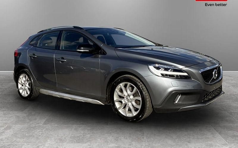 Used Volvo V40 Pro 152 HP (111 kW) 2019 Hatchback