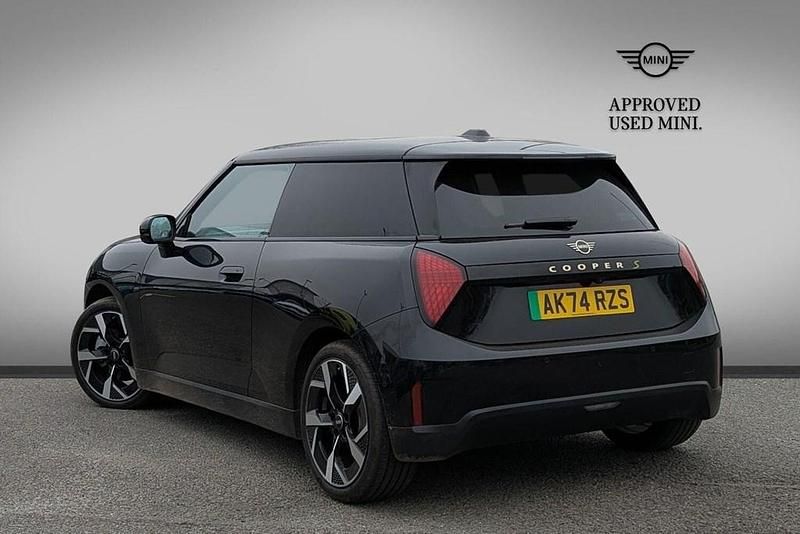 Used Mini Cooper SE Hatch 158 kW (215 HP) 2024 Black Hatchback