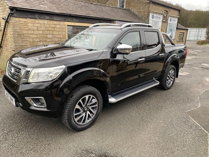 Used Nissan Navara Tekna 190 HP (139 kW) 2017 Black Pickup