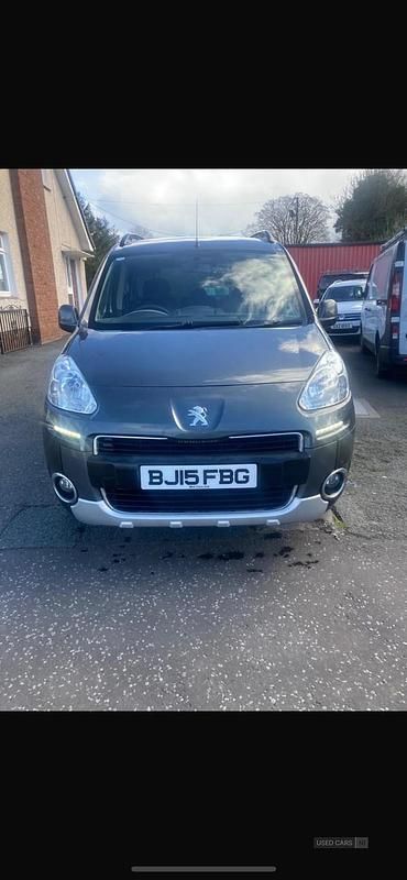 Used Peugeot Partner Tepee Outdoor 92 HP (67 kW) 2015 Grey MPV