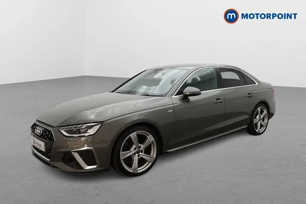Begagnad Audi A4 S-Line 2023 Grå Sedan