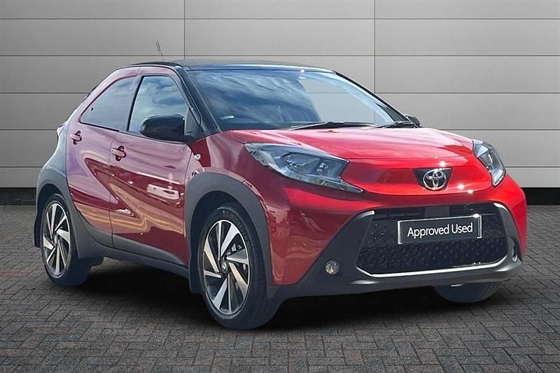 Chilli red with black Used 2025 Toyota Aygo Hatchback | £15,495 (Fair price) - Image 1/4
