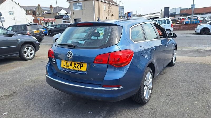 Second-hand Vauxhall Astra 115 CP (84 kW) 2014 Albastru Break