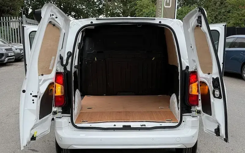 Used Citroën Berlingo PureTech 110 HP (80 kW) 2020 White MPV