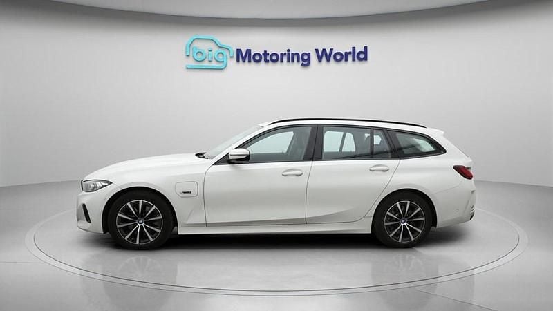 Used BMW 330e Sport Line 292 HP (214 kW) 2023 White Estate
