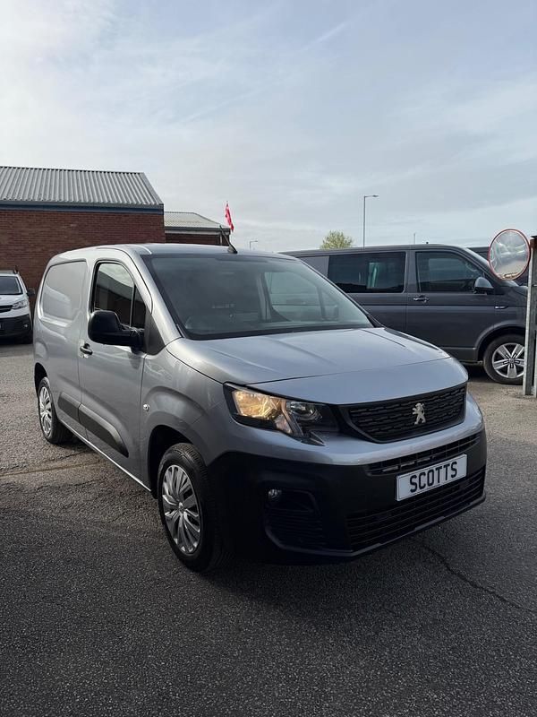 Used Peugeot Partner 131 HP (96 kW) 2020 Grey MPV