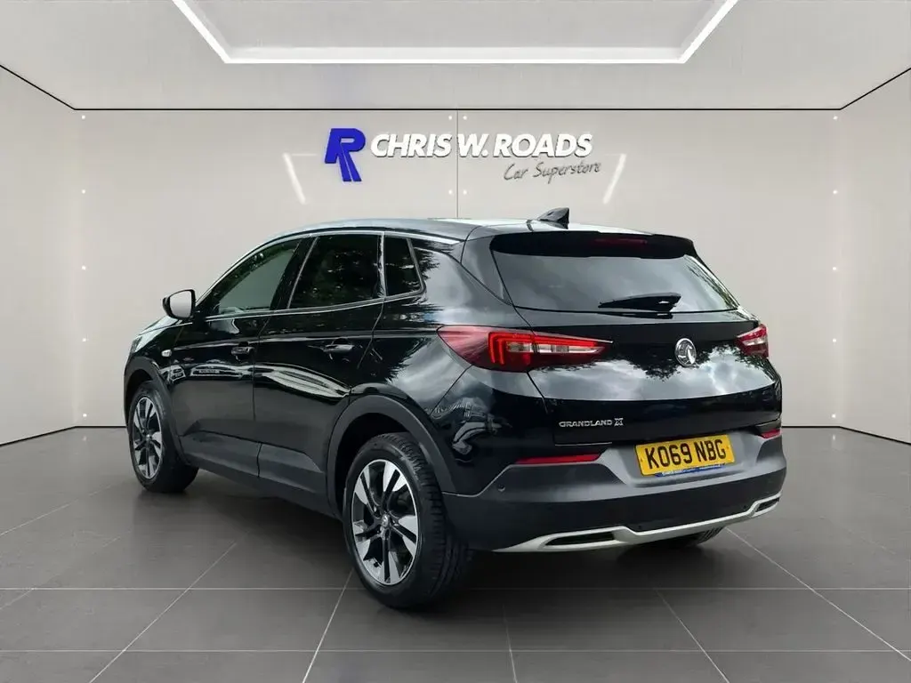 Used Vauxhall Grandland X SRi 130 HP (95 kW) 2020 Black SUV
