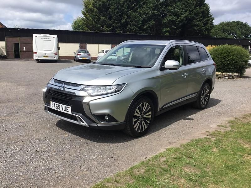 Usado Mitsubishi Outlander 150 HP (110 kW) 2019 Prateado SUV