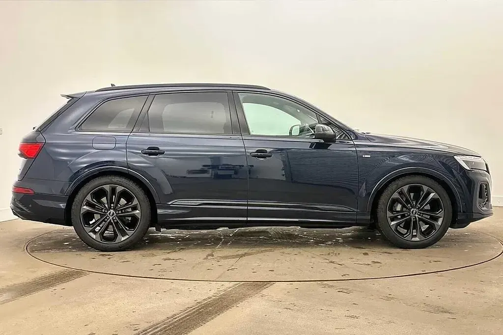 Used Audi Q7 Black Edition 286 HP (210 kW) 2025 Blue SUV