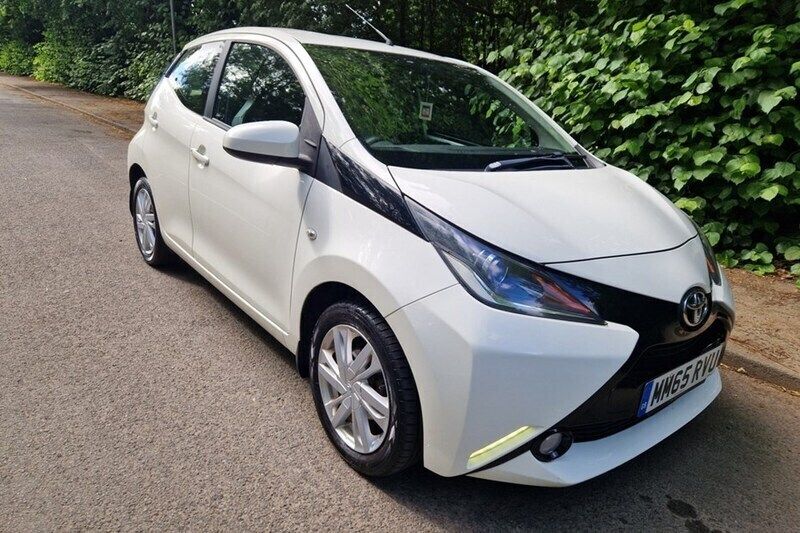 White Used 2015 Toyota Aygo x-press Hatchback | £5,495 (Fair price) - Image 1/1