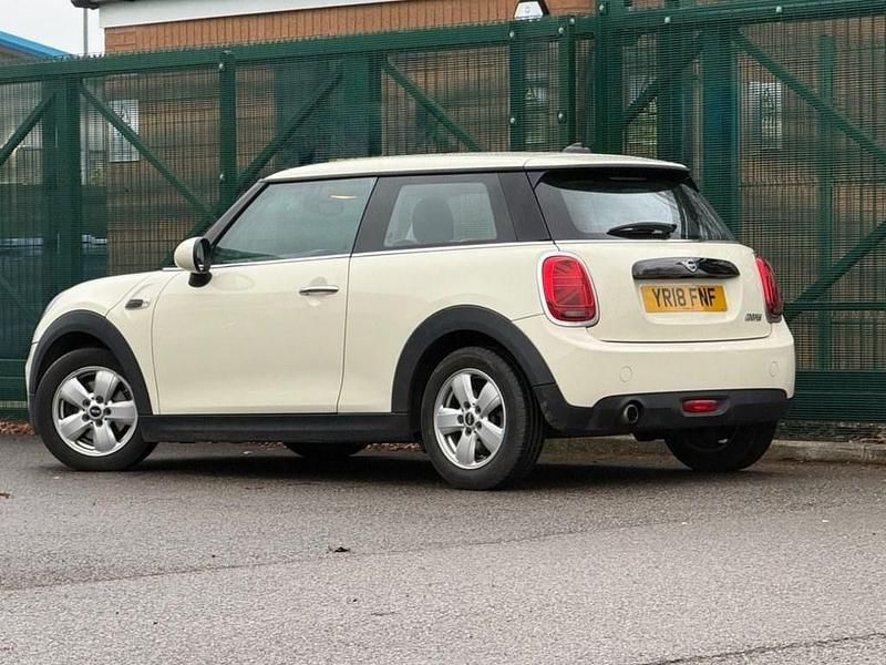 Used Mini Cooper Hatch 136 HP (100 kW) 2018 White Hatchback