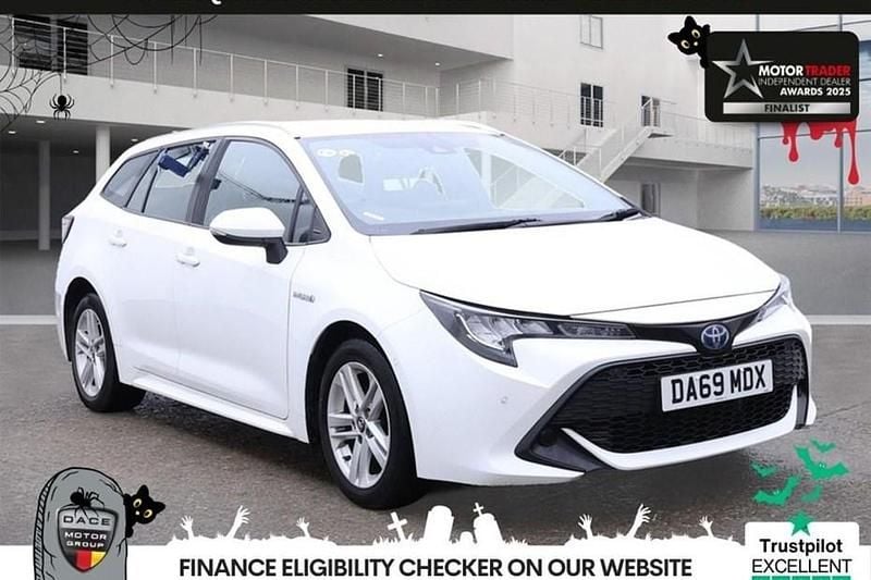 White Used 2019 Toyota Corolla Estate | £14,690 (Fair price) - Image 1/1