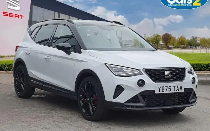 Usado Seat Arona Black Edition 116 CV (85 kW) 2025 SUV