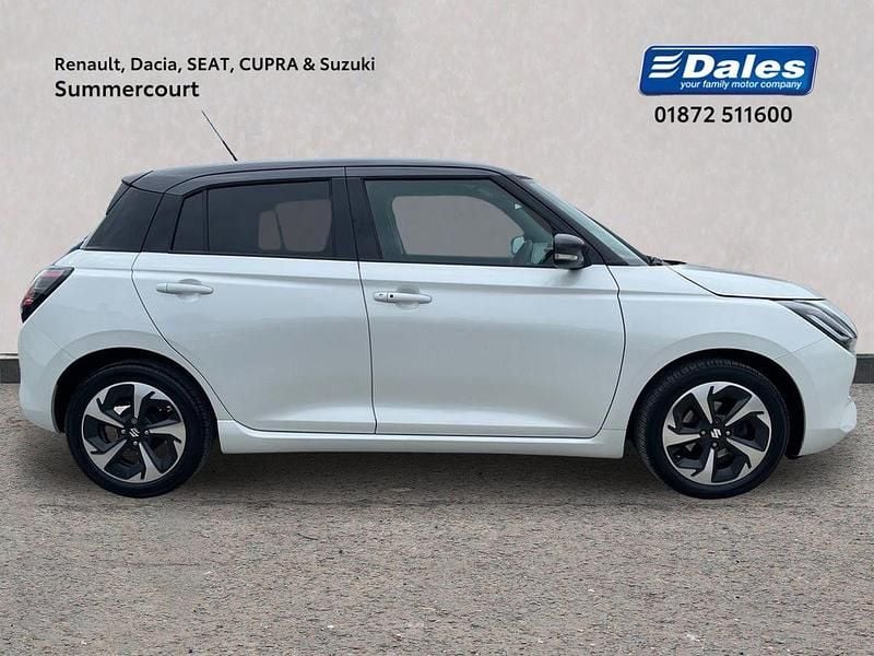 Used Suzuki Swift 2024 White Hatchback