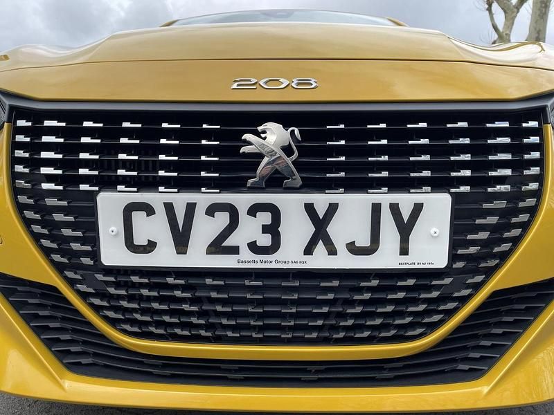 Used Peugeot 208 Allure+ 99 HP (72 kW) 2023 Yellow Hatchback