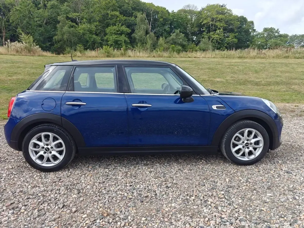 Usado Mini Cooper Hatch 136 CV (100 kW) 2017 Azul Utilitario