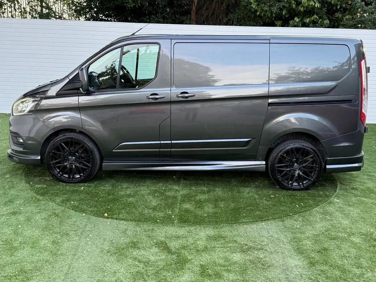 Used Ford Transit Custom Limited 130 HP (95 kW) 2019 Grey Van