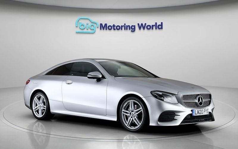 Begagnad Mercedes E220 AMG line 194 HK (142 kW) 2020 Silver Sportkupé