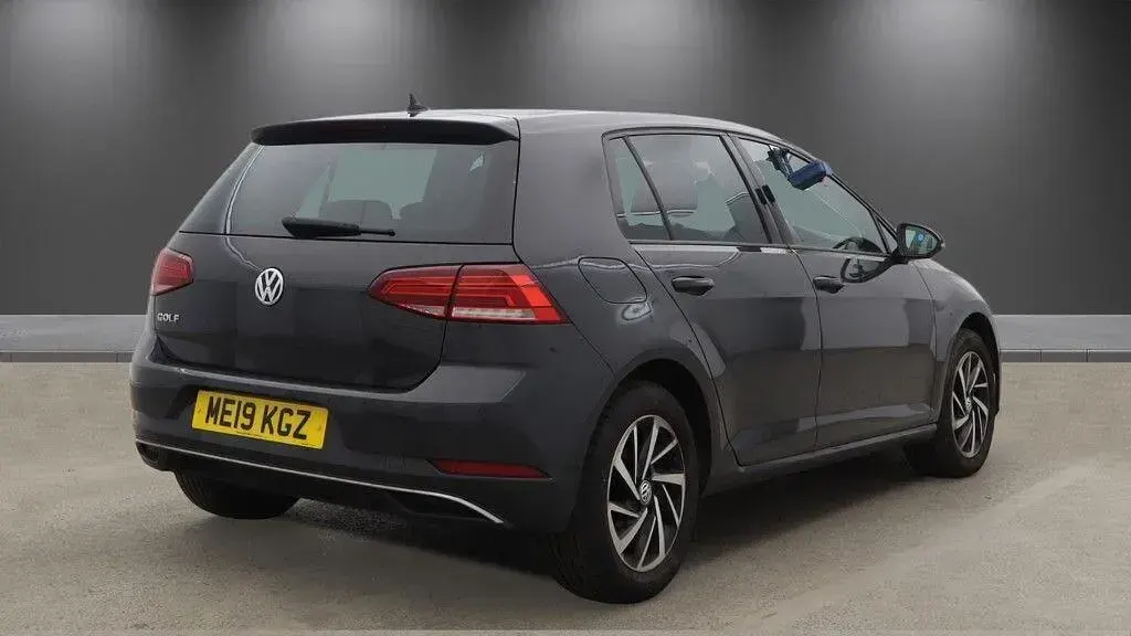 Usado VW Golf VII Match 150 HP (110 kW) 2019 Cinzento Citadino