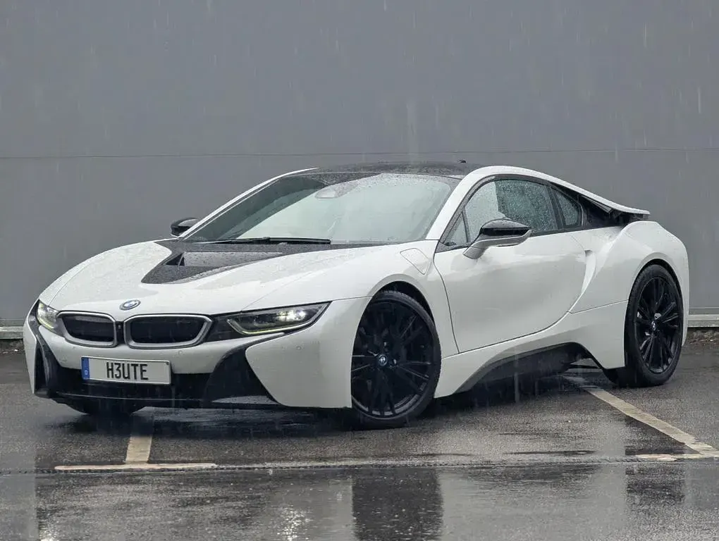Used BMW i8 Pure Impulse 362 HP (266 kW) 2016 Multicolour Coupe