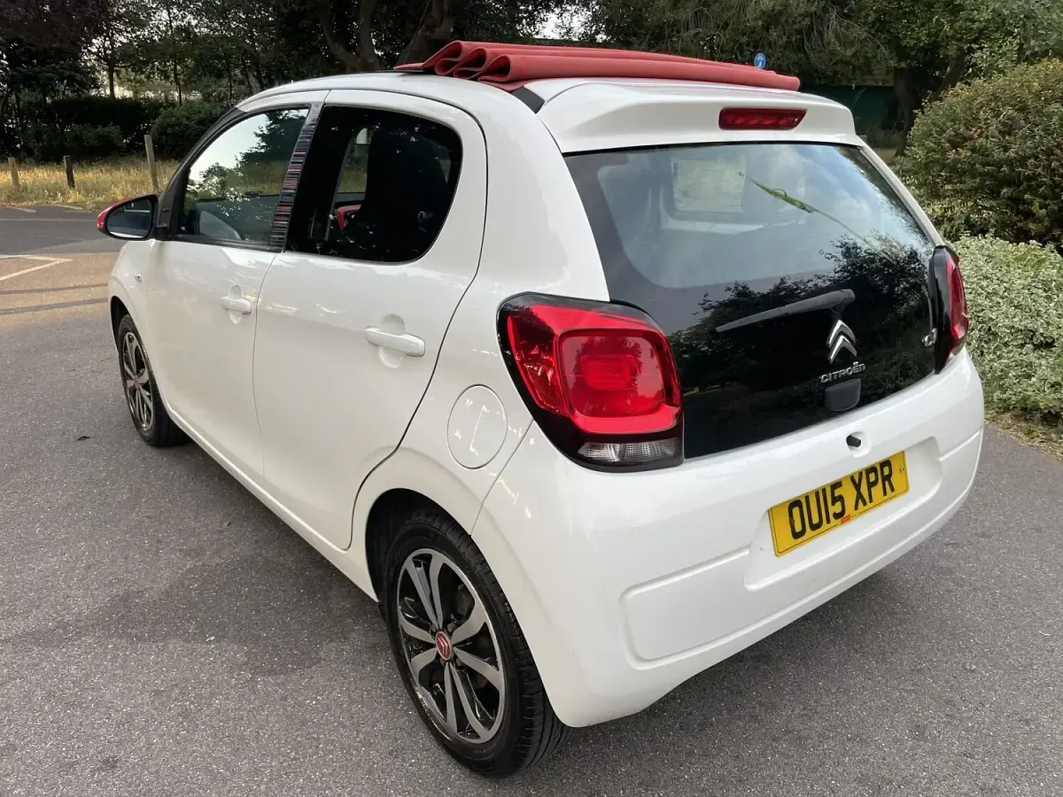 Used Citroën C1 Feel 68 HP (50 kW) 2015 White Hatchback