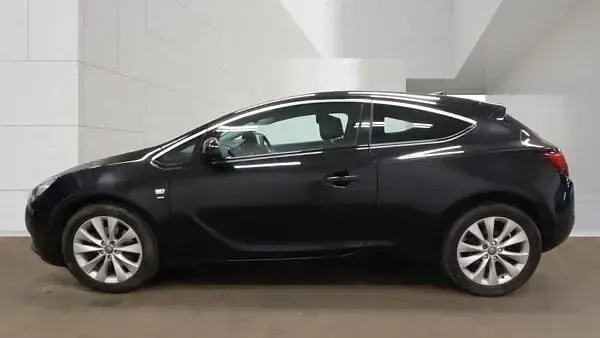 Second-hand Vauxhall Astra GTC SRi 136 CP (100 kW) 2017 Negru Hatchback