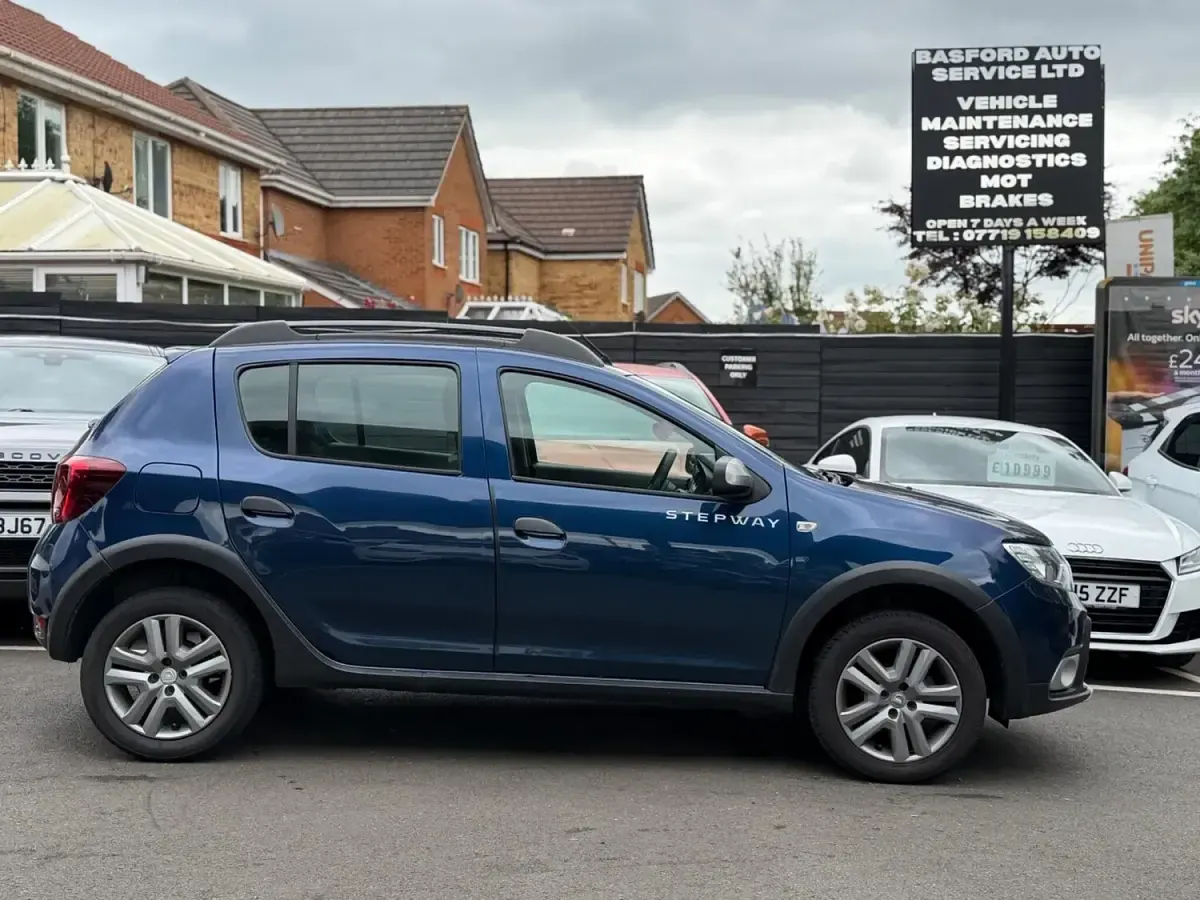 Used Dacia Sandero Essentiel 90 HP (66 kW) 2018 Blue Hatchback