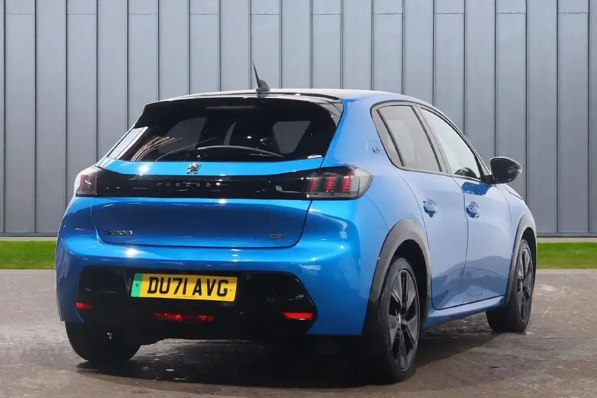 Second-hand Peugeot e-208 Premium 98 kW (134 CP) 2021 Albastru Hatchback