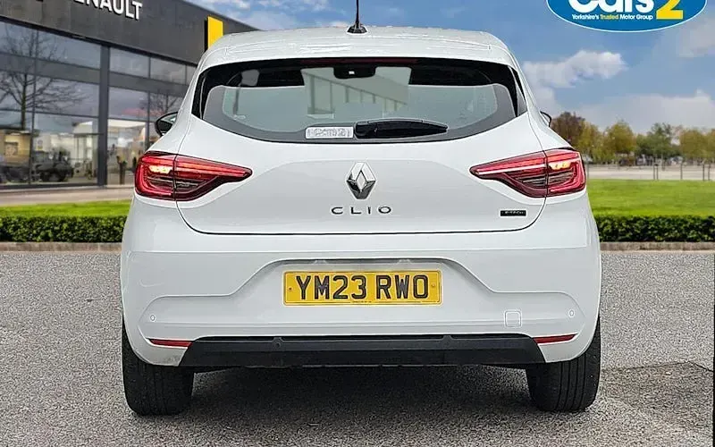Used Renault Clio Evolution 145 HP (106 kW) 2023 White  Hatchback