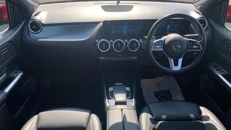 Used Mercedes B200 Executive 148 HP (108 kW) 2020 Red MPV