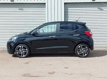 Begagnad Hyundai i10 Premium 2025 Svart Halvkombi