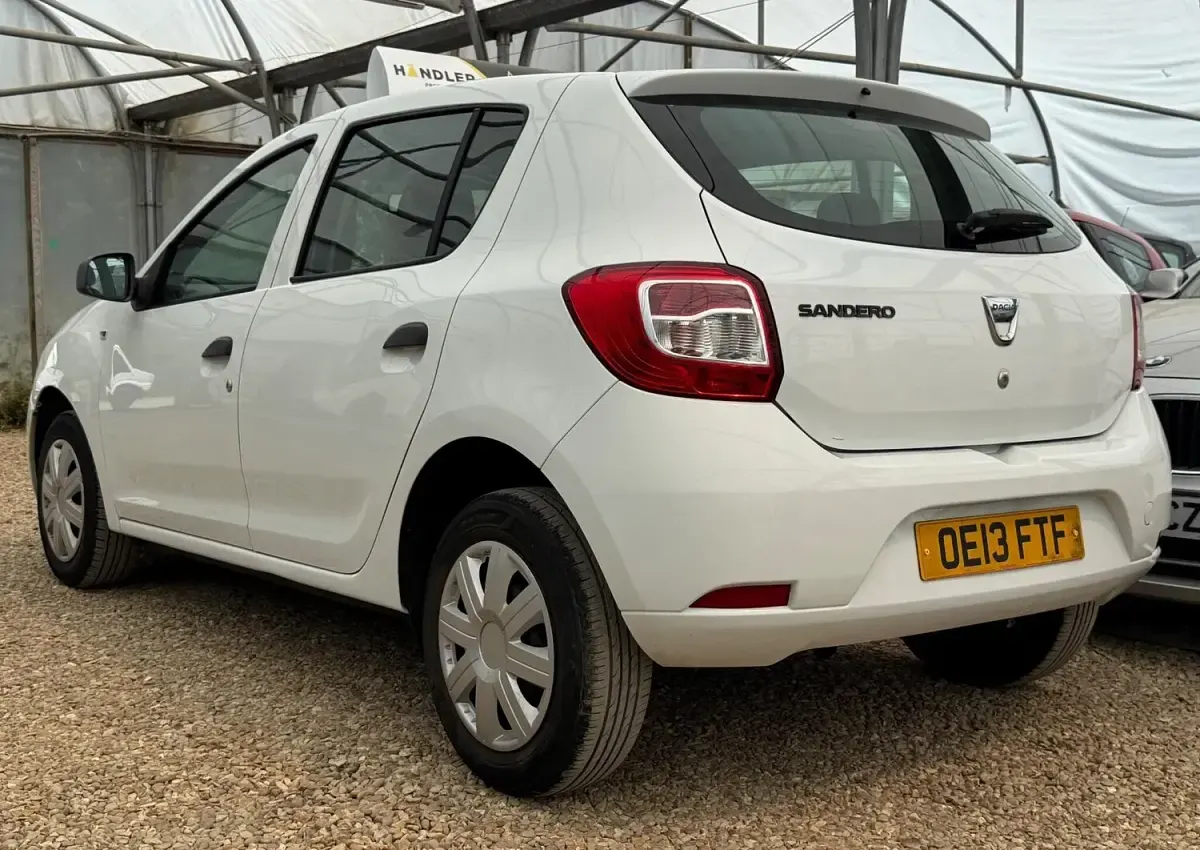 Used Dacia Sandero Ambiance 75 HP (55 kW) 2013 White Hatchback