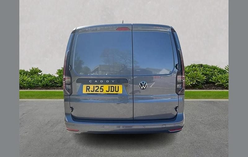 Usado VW Caddy Pro 120 HP (88 kW) 2025 Cinzento Monovolume