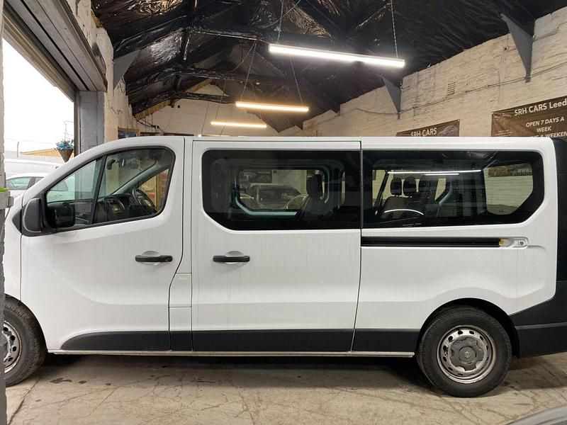 Used Vauxhall Vivaro S 125 HP (91 kW) 2016 White MPV