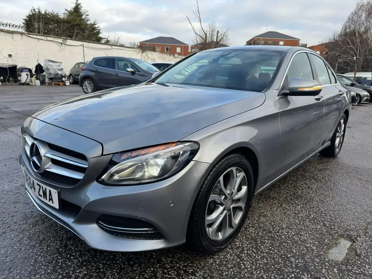 Usado Mercedes C200 184 CV (135 kW) 2014 Plateado Berlina